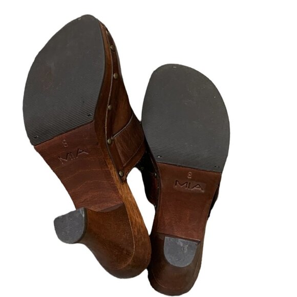 MIA Chunky Leather Studded Clog Mule Wood Heel Sz 8M 265B - Picture 7 of 8